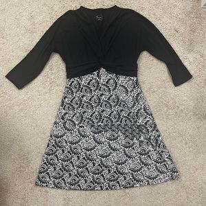 Title Nine Women's Size M Black Twist Dress Leaf